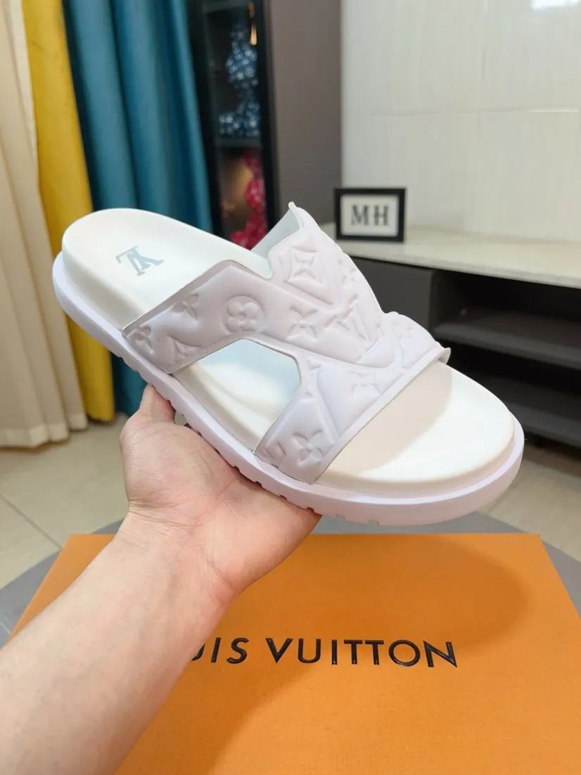 Men's shoes 💰360🌹🌹 (lv-Louis Vuitton) new men's sandals, high-end boutique, exquisite embossed logo decoration on the upper, fine workmanship, super soft soles, casual, loose and comfortable, a must-have in summer! \nsize：38-44